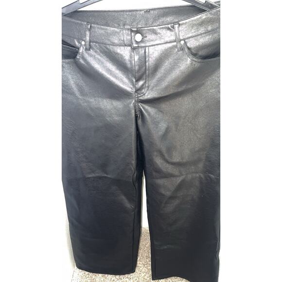 NWT PACSUN Womens Black Leather Faux Wide Leg Pants Small 30x31 - Picture 3 of 5